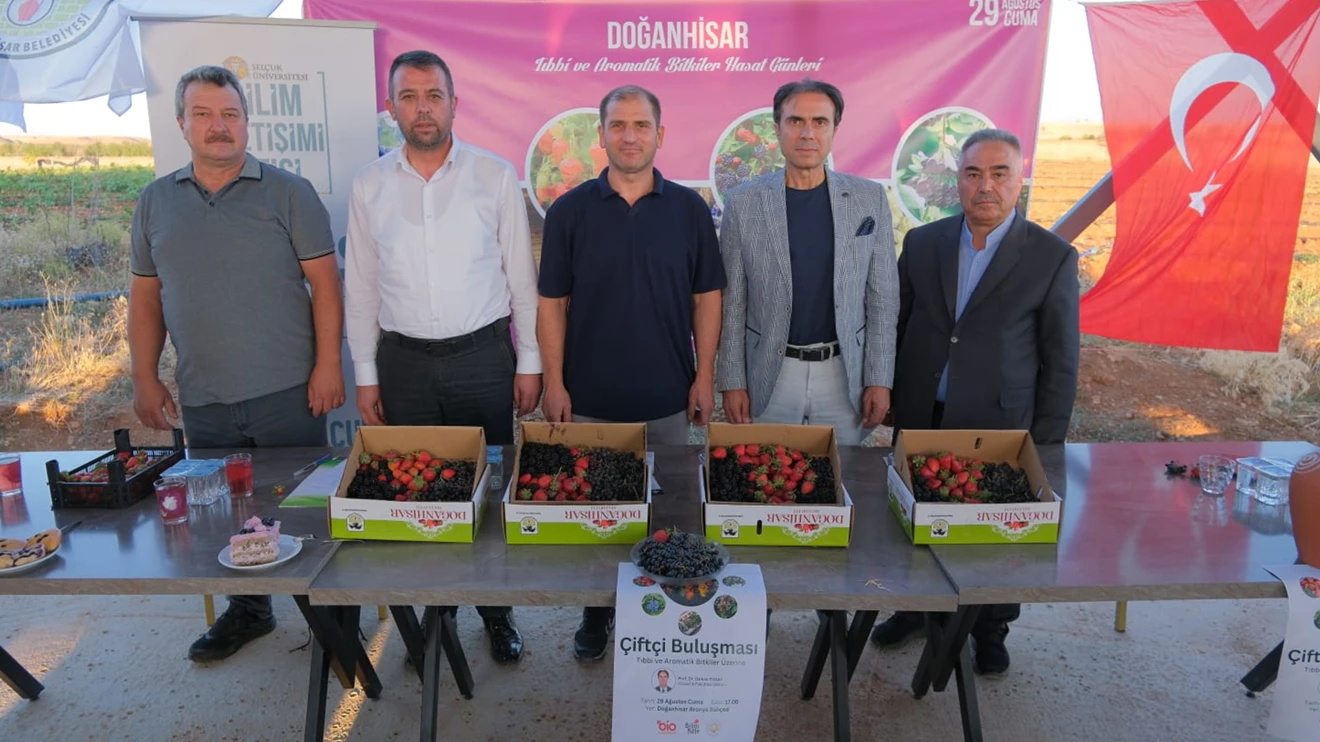  Selçuk Üniversitesi Bilim İletişimi Ofisi, Doğanhisar’da çiftçilerle buluştu